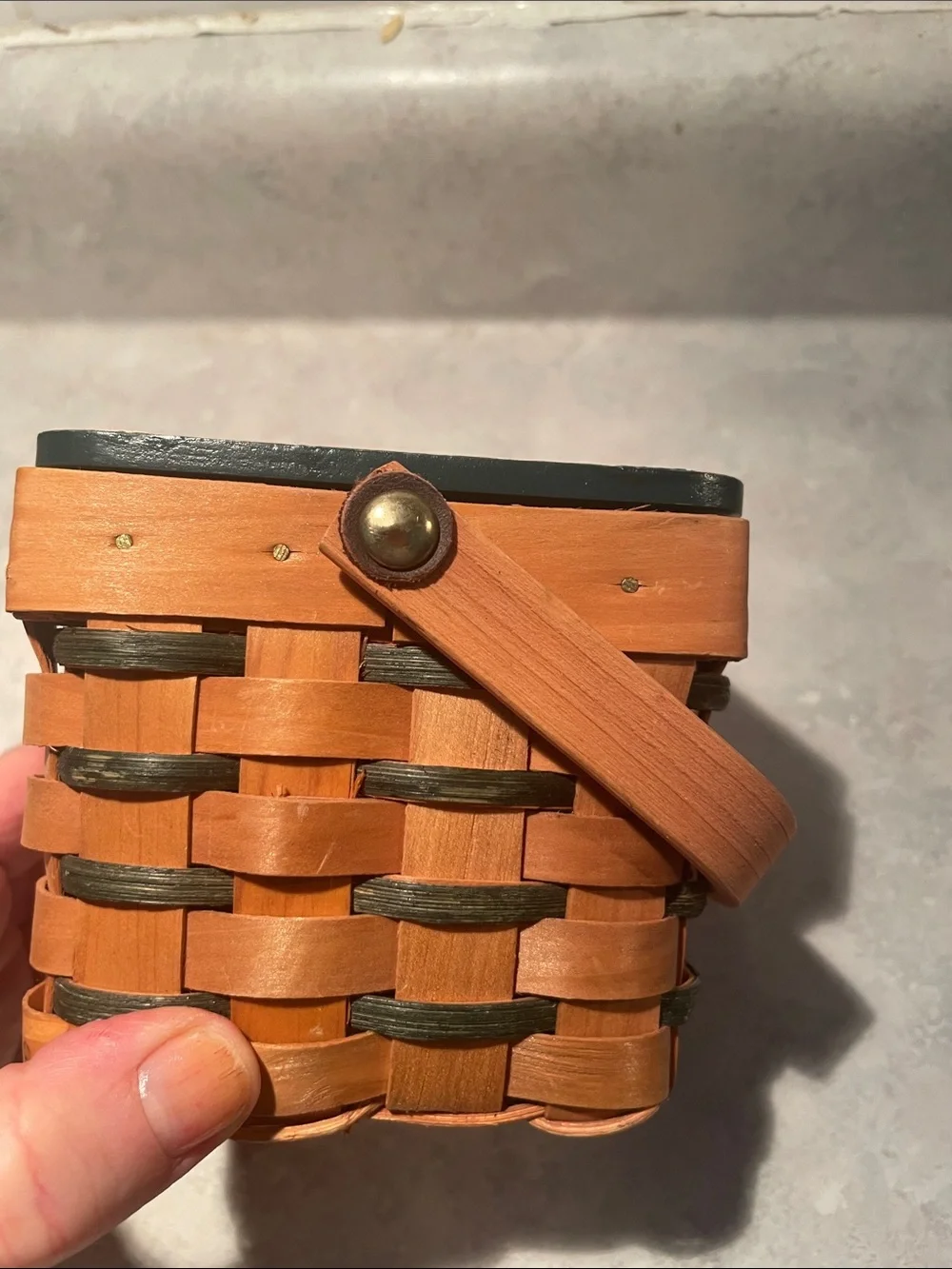 Cracker Barrel Handwoven Apple Accent Basket with Lid